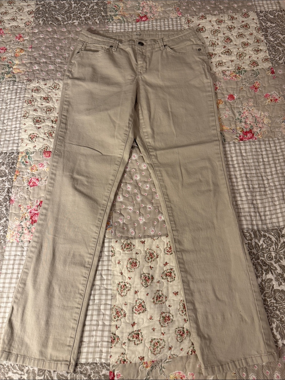 New directions size 10 Reg Light Beige Straight Leg Jeans